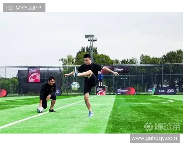 花式足球界的明星是谁他在比赛中展现了怎样的技巧与风采 花式足球界的明星是谁他在比赛中展现了怎样的技巧与风采