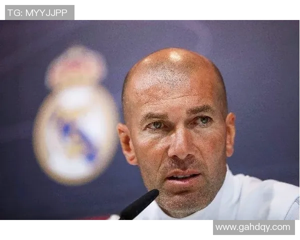 车内摆件足球明星齐达内的魅力与风采尽显车内装饰的独特魅力 车内摆件足球明星齐达内的魅力与风采尽显车内装饰的独特魅力